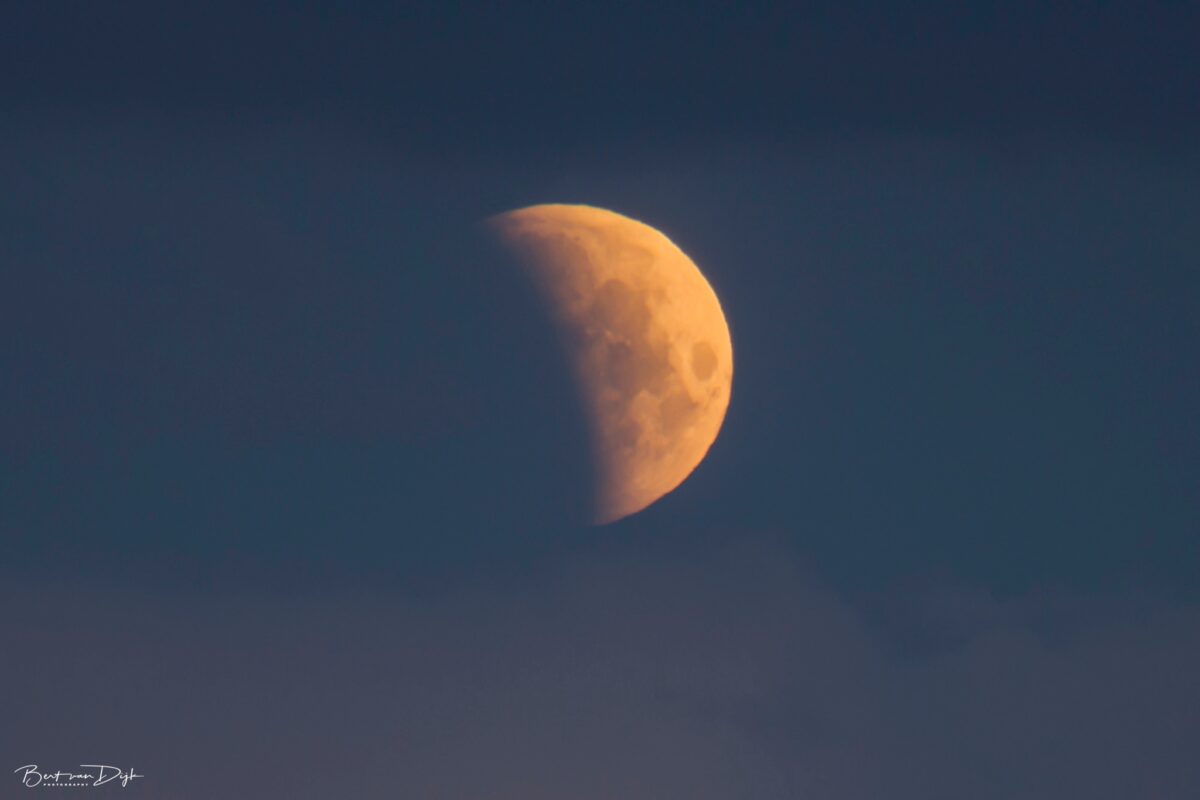Gedeeltelijke maansverduistering te zien in Nederland